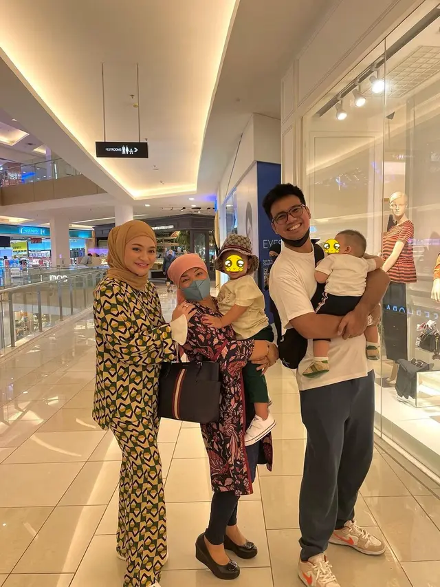 Kerap Dijodohkan, Ini 6 Potret Kedekatan Nathalie Holscher dan Frans Faisal