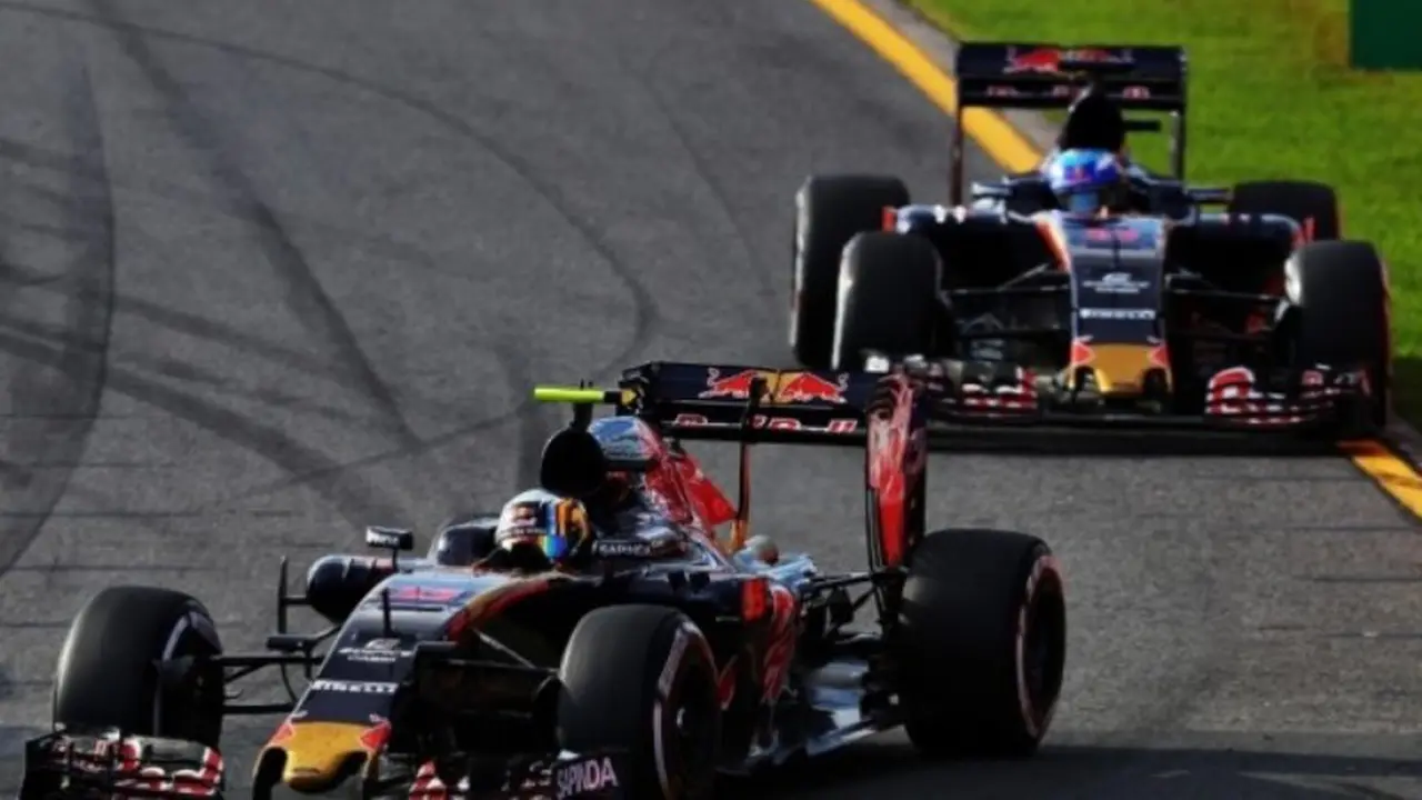 Carlos Sainz Jr. dan Max Verstappen