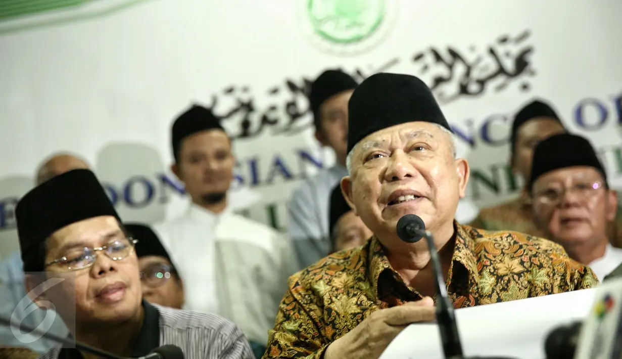Ketum MUI KH Ma'ruf Amin memberikan pernyataan sikap mengenai kegiatan LGBT di Jakarta, Rabu (17/2). MUI mengatakan bahwa kegiatan LGBT diharamkan dalam Islam dan agama samawi lainnya demikian juga mengkampanyekannya (Liputan6.com/Faizal Fanani)