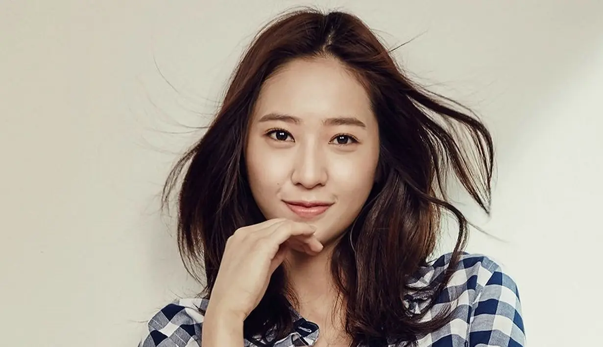 Seperti diketahui, saat ini Krystal sedang sibuk di dunia akting. Ia baru saja dikonfirmasi akan bermain dalam sebuah serial bersama Song Seung Heon. (Foto: soompi.com)