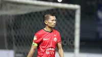 Pemain Persija Jakarta, Ismed Sofyan saat melawan Perseru Serui pada laga Liga 1 2017 di Stadion Patriot, Bekasi, Selasa (13/6/2017). (Bola.com/Nicklas Hanoatubun)