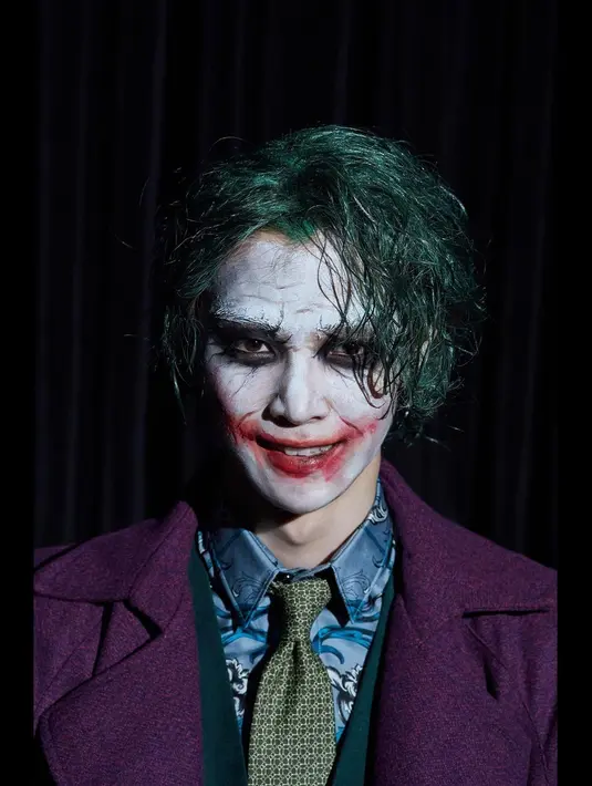 Sosok Joker yang karismatik tidak boleh kelewatan, kali ini diperankan oleh Sungchan dari NCT (Instagram @smtown)