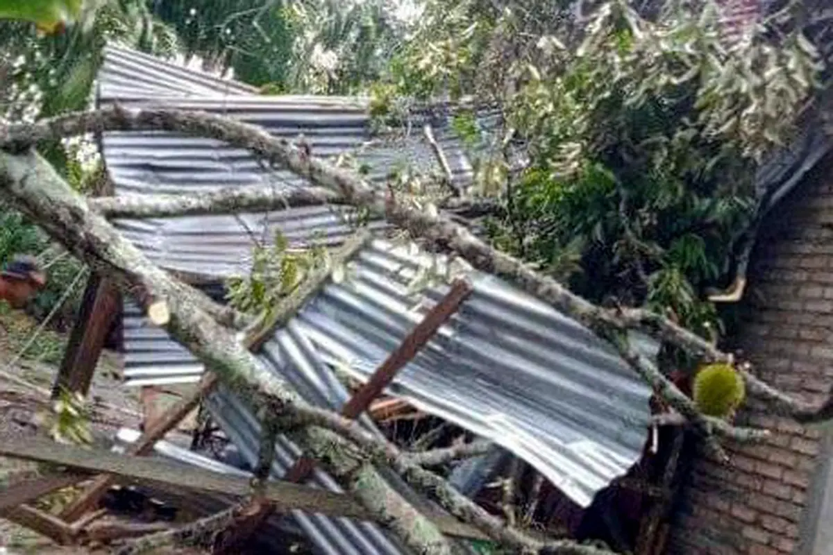Puting beliung di Batu Bara Sumut