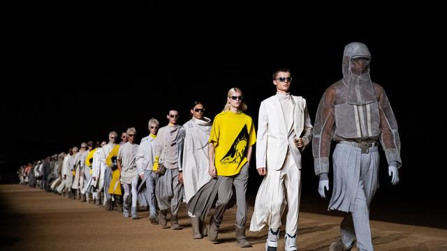 8 Potret Gaya Duo Ganteng Sehun EXO -Cha Eun Woo ASTRO di Acara Dior Men Fall 2023 Mesir