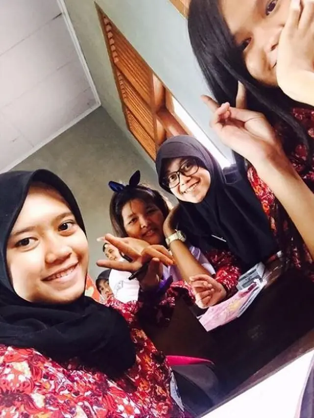 Foto Lawas 7 Seleb Cewek Saat Pakai Seragam Identitas Sekolah, Curi Perhatian