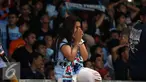Suporter Persela menutup wajahnya saat menyaksikan kekalahan timnya melawan Persija padalanjutan Torabika Soccer Championship presented by IM3 Ooredoo di Stadion GBK Jakarta, Jumat (13/5). Persela kalah 1-2 dari Persija. (Liputan6.com/Helmi Fithriansyah)