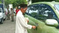 Pengemis di Bogor tepergok memiliki mobil. (Istimewa)