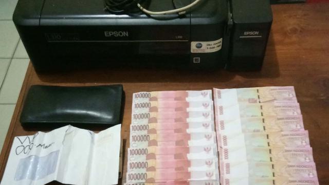 Uang palsu buat bayar PSK