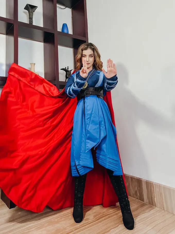 Potret Tasya Farasya Ngabuburit Cantik dengan Kostum Doctor Strange