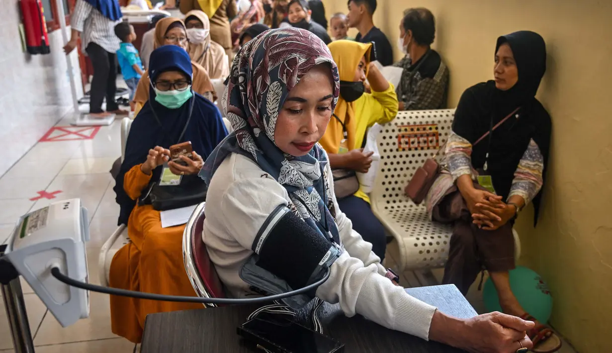 Layanan program Pemeriksaan Kesehatan Gratis tersedia di puskesmas serta klinik yang bekerja sama dengan BPJS Kesehatan. (JUNI KRISWANTO/AFP)
