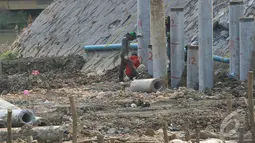 Direncanakan hasil dari restorasi Kali Ciliwung ini adalah pembangunan Instalasi Pengolahan Air Limbah (IPAL), bendung gerak dan waterscape, Jakarta, Jumat (3/10/2014) (Liputan6.com/Faizal Fanani)
