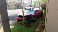 Banyak Tingkah, Ferrari 458 Hantam Pohon di Kompleks Perumahan
