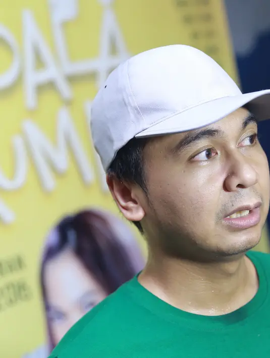 "Tahun ini bulan puasa ga banyak kerjaan, hanya diisi sama kesibukan gue sendiri aja. Dan gue habiskan banyak waktu ngajak jalan-jalan kekasih,"sambungnya. (Galih W Satria/Bintang.com)