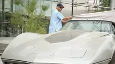 George Talley kembali menemukan mobil Chevrolet Corvette 1979 kesayangannya yang hilang 33 tahun lalu di Detroit, Michigan, Selasa (1/7/14). (REUTERS/John F. Martin)