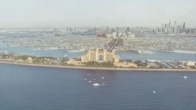 Syahrini naik helikopter di Dubai (Instagram/princessyahrini)