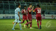 Arema Cronus membungkam Persela Lamongan dengan skor 2-1 dalam turnamen pra musim SCM Cup 2015 di Stadion Kanjuruhan Malang, Selasa (20/1/2015). (Liputan6.com/Faizal Fanani)