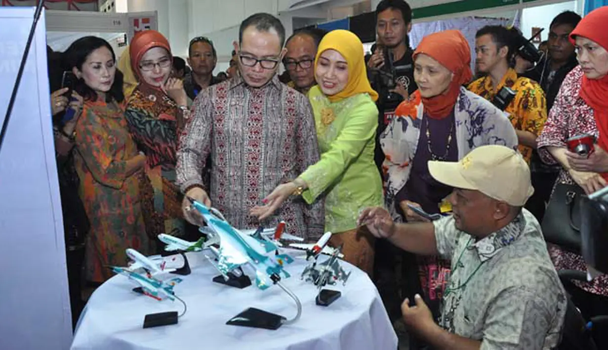 Untuk memberikan kesempatan kerja lebih luas kepada penyandang cacat pemerintah menggelar Job Fair Nasional ke-XIII dan Expo Disabilitas