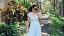 Tampil dalam balutan dress panjang serta dilengkapi kacamata hitam dan tas unik, gaya Nindy saat di Bali ini juga tak lepas dari perhatian netizen. Bahkan, beberapa penampilan Nindy sering kali dijadikan inspirasi oleh penggemar. (Liputan6.com/IG/@nindyayunda)