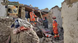 Jumlah korban jiwa akibat gempa bumi ini mencapai 126 orang, sementara ratusan lainnya mengalami luka-luka. (AFP/China OUT)