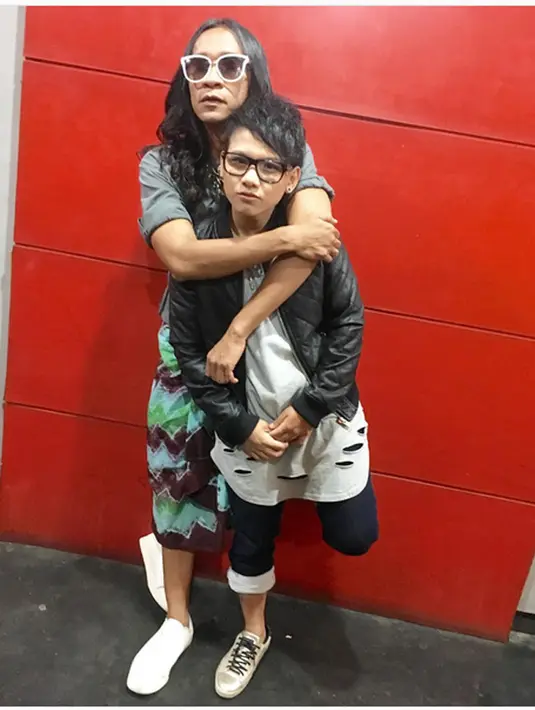 Sejak rumah tangganya bermasalah, Evelyn beberapa kali muncul. Setelah Aming resmi mengajukan talak ke Pengadilan Agama, ia langsung menggelar jumpa pers bersama kuasa hukumnya. (Instagram/ev0124)