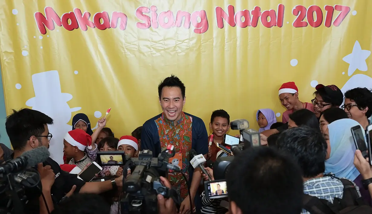 "Biasanya cuma setiap hari raya gue sama keluarga berkumpul karena kesibukan masing-masing. jadi ketika di keluarga besar kita bisa saling mendoakan, berkumpul, bersuka cita dan lain-lain,"tuturnya. (Bambang E. Ros/Bintang.com)