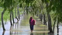 Dampak Topan Sitrang hantam Bangladesh. (AFP/Munir Uz Zaman)