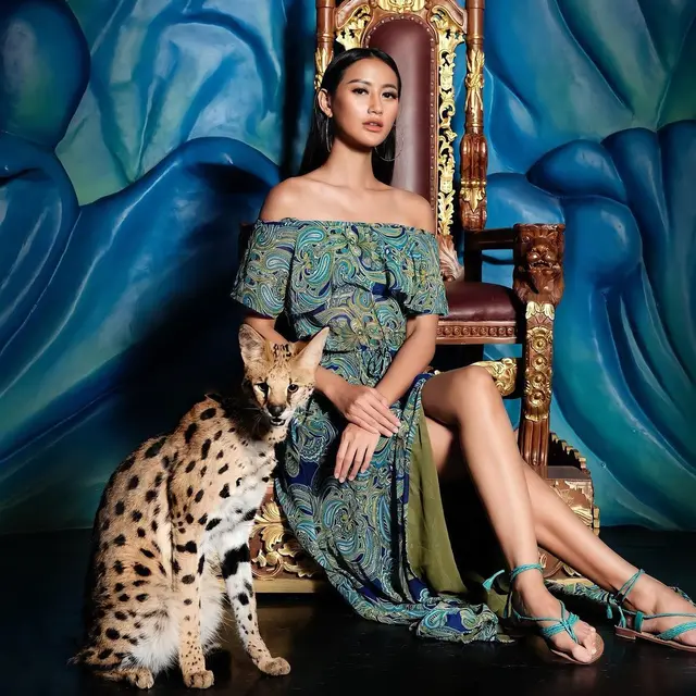 7 Gaya Ayu Maulida dengan Off Shoulder Dress, Memesona