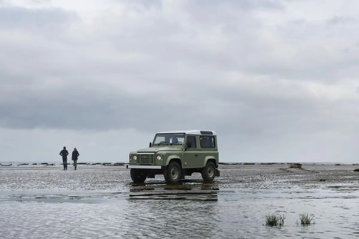 Land Rover Bakal Tetap Hidupkan Defender di Luar Eropa