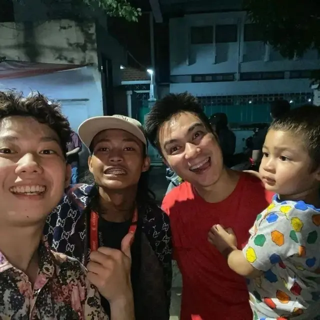 6 Momen Kedekatan Baim Wong dengan Bonge, Partner Acara Citayam Fashion Week
