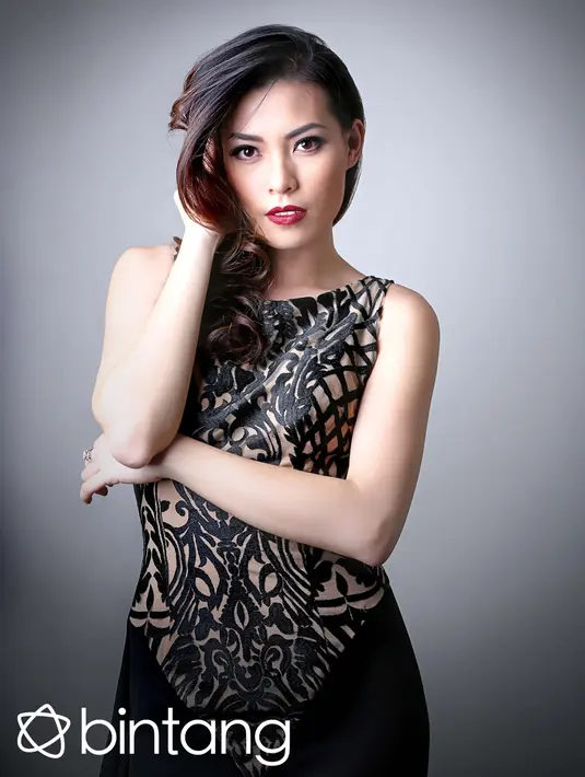 Viviane yang mengawali karir dengan mengikuti ajang Miss Indonesia 2006 memang sedang menjalin hubungan dengan penyanyi Sammy Simorangkir. Bahkan rupanya hubungan mereka tidak lagi hubungan yang main-main. (Fathan Rangkuti/Bintang.com)