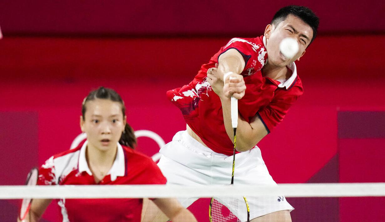 Sejak awal laga, wakil Indonesia ini sudah menunjukkan tanda-tanda akan kalah. Mereka kesulitan mengejar poin lawan dan bahkan sempat tertinggal jauh. (Foto: AP/Markus Schreiber)