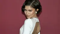 Tutorial Lower Eyeliner yang Sedang Jadi Tren Makeup, Dipakai Zendaya sampai Giselle aespa