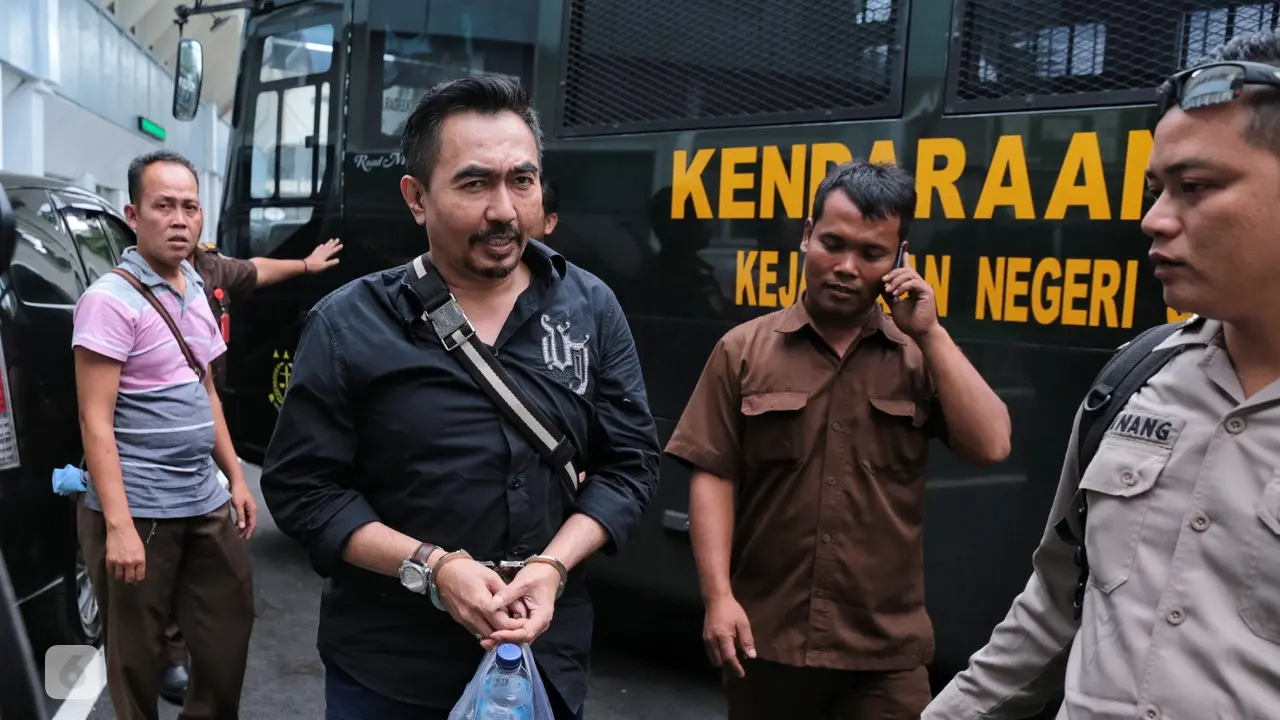 [Bintang] Gatot Brajamusti
