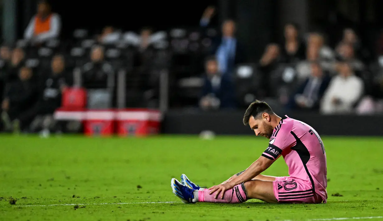 Hingga peluit akhir dibunyikan, skor 2-0 tidak berubah untuk kemenangan Inter Miami. Kemenangan menjadi catatan bersejarah mengingat Real Salt Lake tidak pernah kalah pada laga pembuka MLS sejak 2010. (Chandan Khanna/AFP)