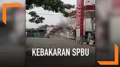 Diduga akibat korsleting listrik, sebuah truk pengangkut BBM terbakar di SPBU. Untungnya api tak tersebar luas, lantaran petugas langsung memadamkan api.
