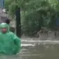 Banjir dan kemacetan sudah menjadi langganan warga Jakarta, hingga hujan deras ditambah air laut pasang membuat banjir di Sidoarjo.