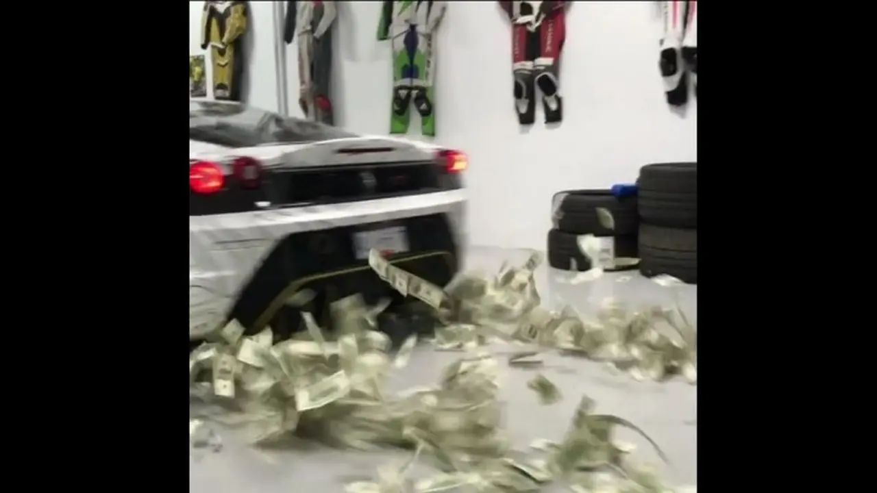 Ferrari Burnout uang dollar