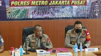 Penjelasan Kabib Humas Polda Metro Jaya, Kombes  Yusri Yunus saat konferensi pers di Polres Jakarta Pusat. 8/7/2021. (Adrian Putra/ Fimela.com)
