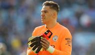 Ekspresi penjaga gawang Manchester City, Ederson setelah pertandingan Premier League melawan Leicester City di King Power Stadium, Sabtu (29/10/2022). Ederson telah memenangkan banyak gelar bersama Manchester City. Dia bisa meninggalkan Etihad Stadium untuk mencari tantangan baru apabila The Citizens dikenai hukuman degradasi. (AFP/Geoff Caddick)