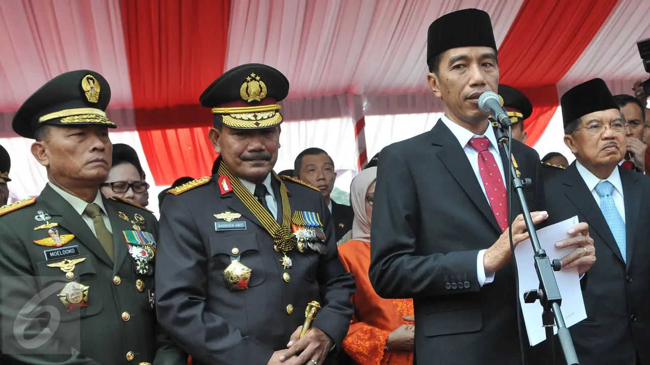 20150701-Pesawat Hercules Jatuh, Presiden Jokowi Ikut Rasakan Kesedihan Keluarga Korban-Depok-Presiden Jokowi didampingi Wapres Jusuf Kalla, Kapolri Jenderal Polisi Badrodin Haiti dan  Panglima TNI Jenderal Moeldoko