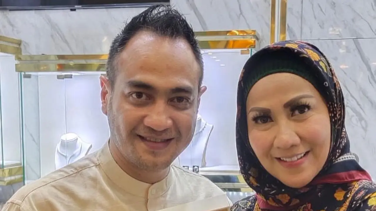 6 Potret Detail Cincin Pernikahan Venna Melinda, Mewah Berlapis Berlian