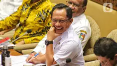 Menteri Dalam Negeri (Mendagri) Tito Karnavian mengikuti rapat dengar pendapat dengan Komisi II DPR di Kompleks Parlemen, Senayan, Jakarta, Rabu (31/8/2022). Rapat tersebut membahas mengenai persiapan Pemilu 2024 dan persiapan Pemilu di Papua. (Liputan6.com/Angga Yuniar)