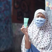 Wardah membuat inovasi berupa hand gel untuk membantu menekan penyebaran virus corona (Foto: Wardah)