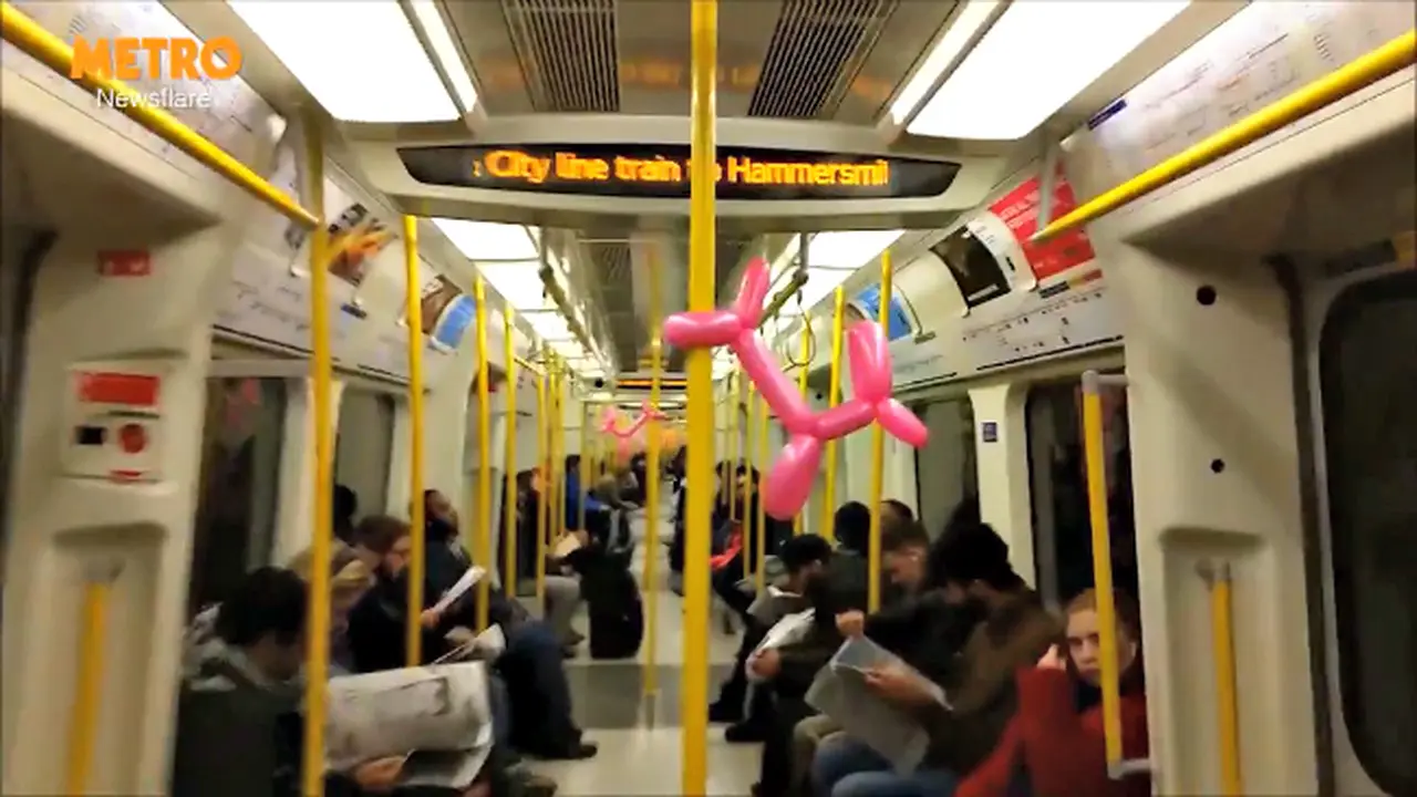 Hewan-hewan Balon Misterius di Kereta Bawah Tanah *VIDEO