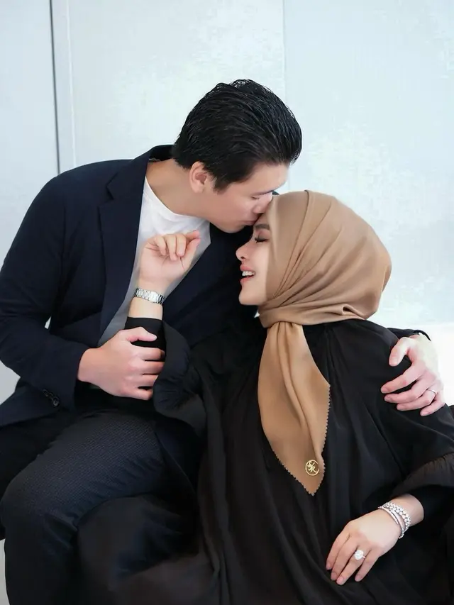 Reino Barack dan Syahrini