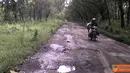 Citizen6, Lamongan:  Jalan yang menghubungkan kecamatan Mantup, Kembangbahu dan Sugio, mengalami kerusakan cukup parah. (Pengirim: LandaxNocturnal Zaen)