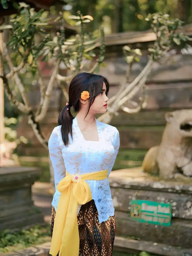 6 Adu Pesona Seleb kala Kenakan Kebaya Bali, Anya Geraldine, Fuji An, hingga Mahalini