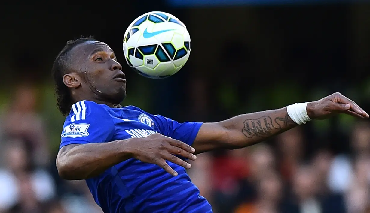 2009 : Didier Drogba - Striker Pantai Gading berhasil menyicipi pencapaian tertingginya saat bersama Chelsea dan meraih penghargaan pemain terbaik dari Benua Afrika.(AFP/Ben Stansall)