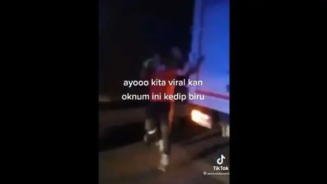 Polsisi melakukan aksi premanisme terhadap pengguna jalan tol
