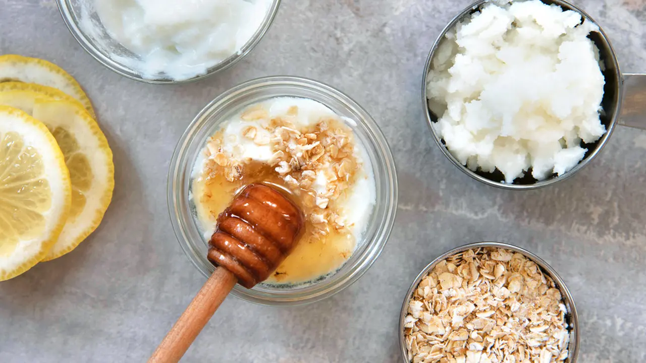 Ingin Putih Dengan Bahan Alami? Ini Dia 3 Jenis Masker Pemutih Dengan Minyak Kelapa